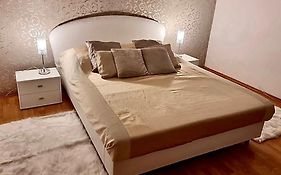 Cozy Apartment Near Hockey & Football Arena