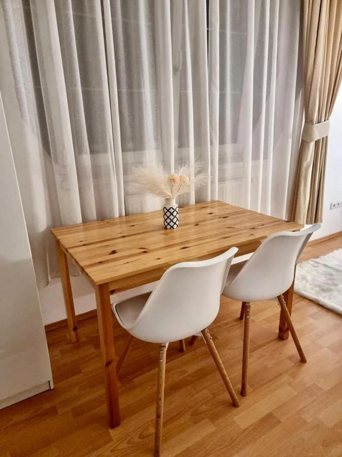 Cozy Apartment Near Hockey & Football Arena Bratysława Zewnętrze zdjęcie